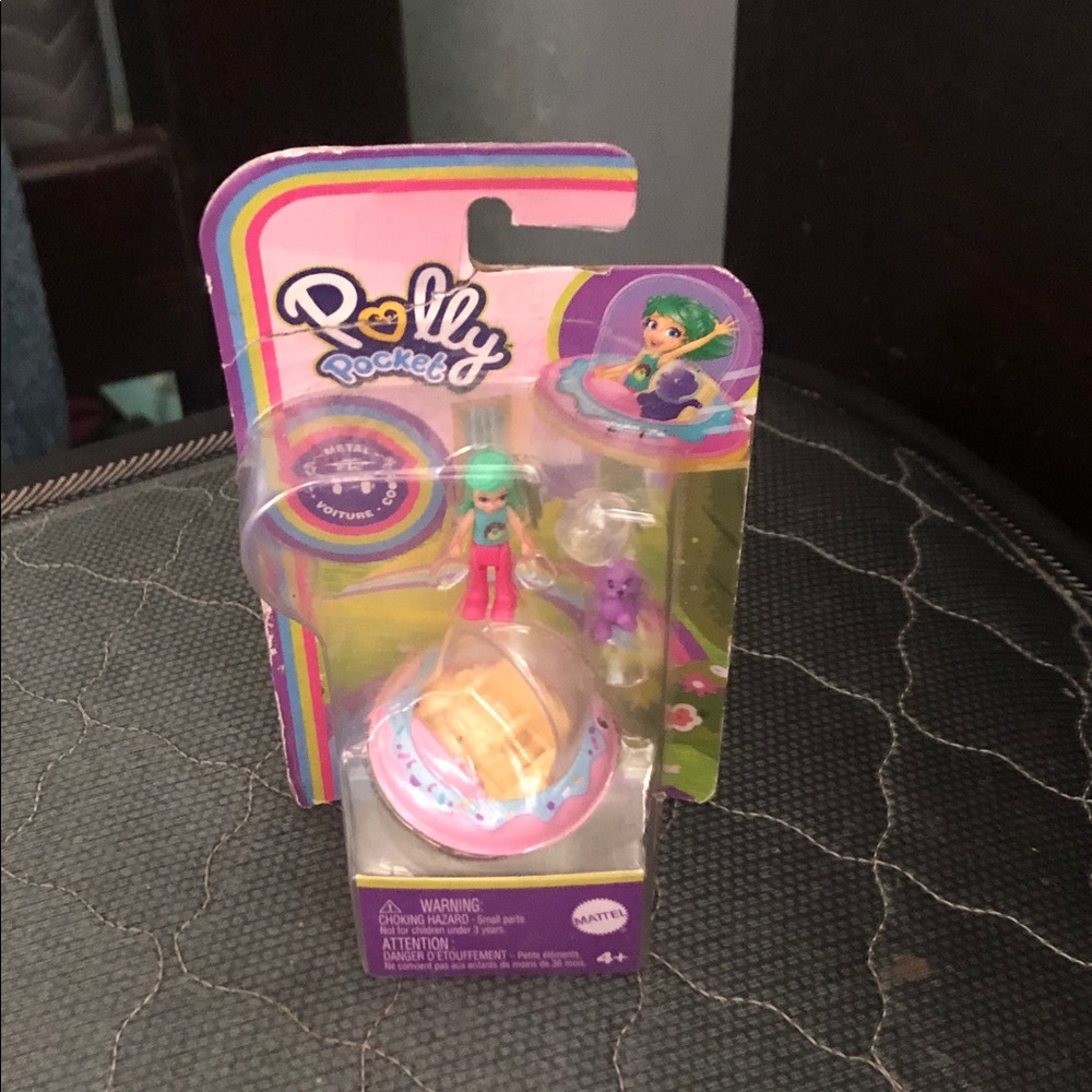 Polly Pocket  modern saucer toy play set collectible